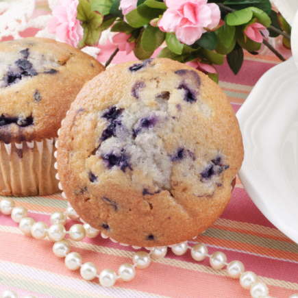 Yummy Blueberry muffins - tiffanydoesitall.com