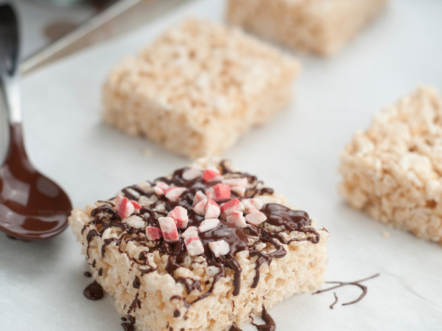 Peppermint Chocolate Rice Krispy Treats Recipe!