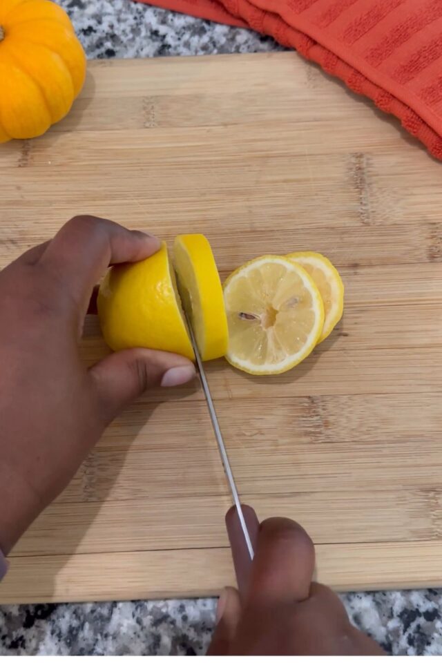 Slicing lemons