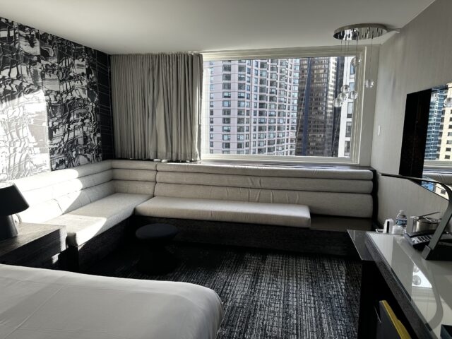 W Lakeshore City View room